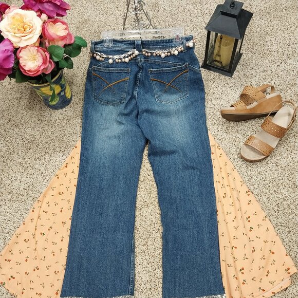 3094 Size 12 Cato Upcycled Bell-Bottom Jeans in Peach and Green. - Picture 6 of 8